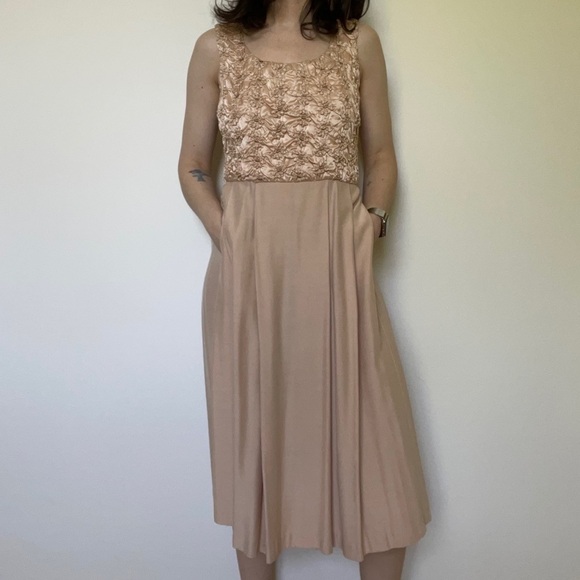 Vintage Champagne Ribbon Dress Fit and Flair Volup - Picture 2 of 14